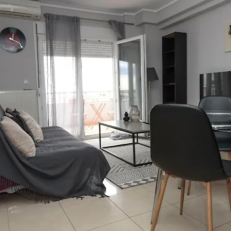 Stelina's Cosy Loft - Ideal Spot Apartment